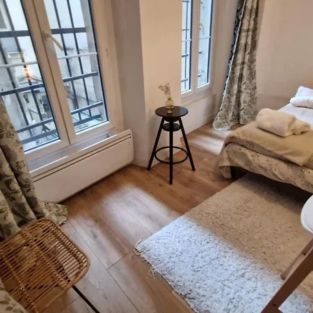 Gasthof Gare Montparnasse 2mins , Exceptionnel Place , Bd Saint Germain Germain Center, Front Metro, Exeptionnel Place ,bd Saint Germain,5 Minute Eiffé Tour And Louvre Meusm ,